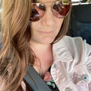 Meet your Posher, Claire